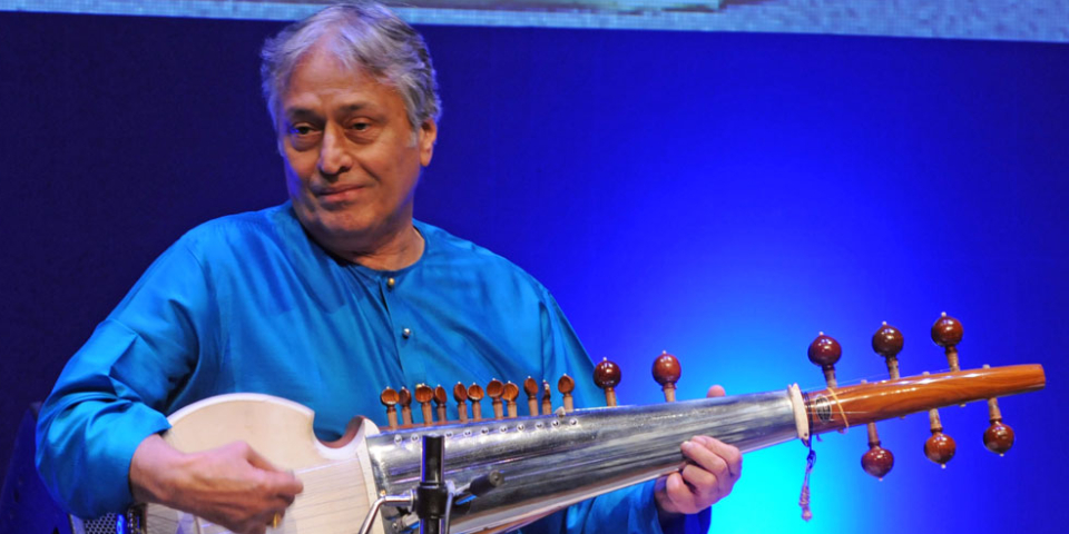 Great Indian Maestro Ustad Amjad Ali Khan Plays Sarod.